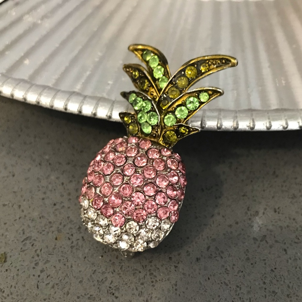 Gorgeous Pineapple Rhinestone Brooch